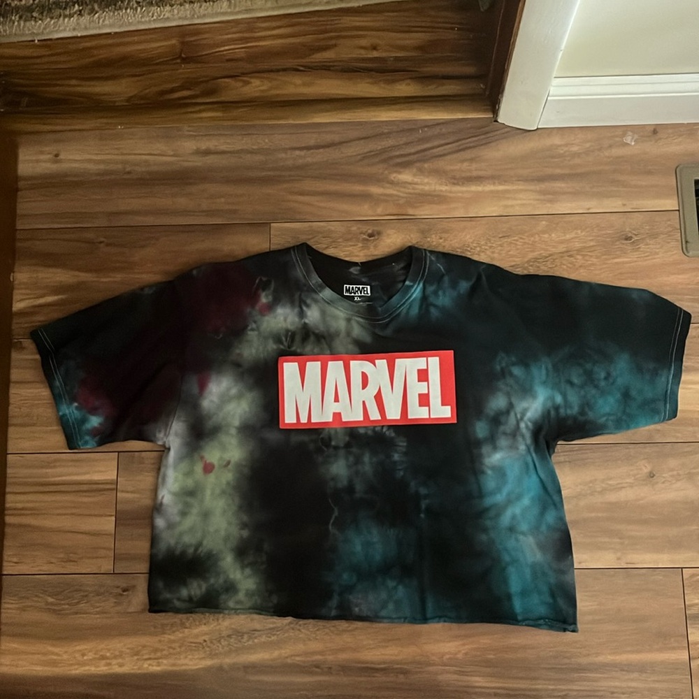 LAST CALL. ITEM MARVEL crop top